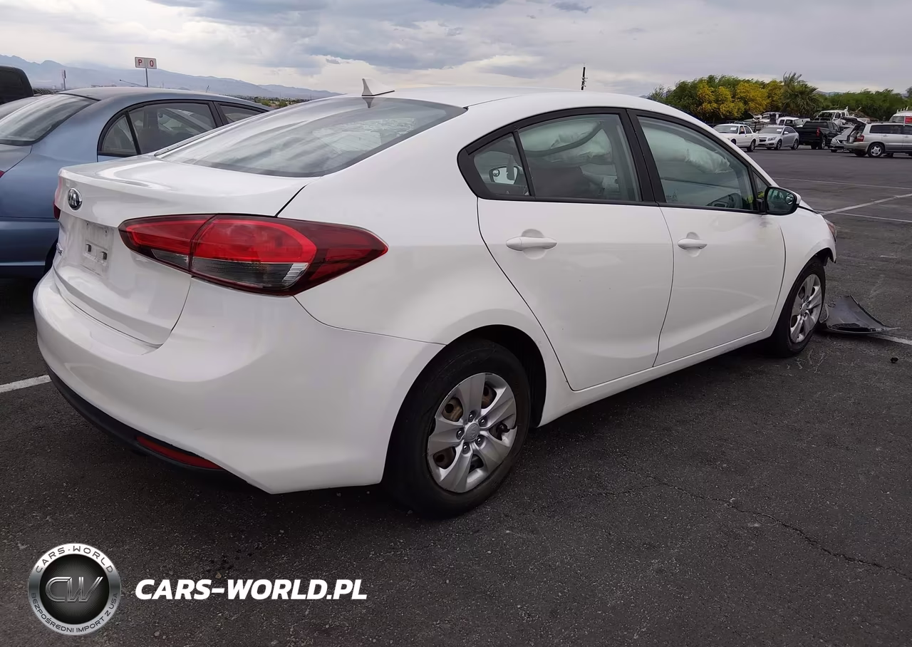 2018 Kia Forte Lx VIN:3KPFK4A71JE228864 - 4