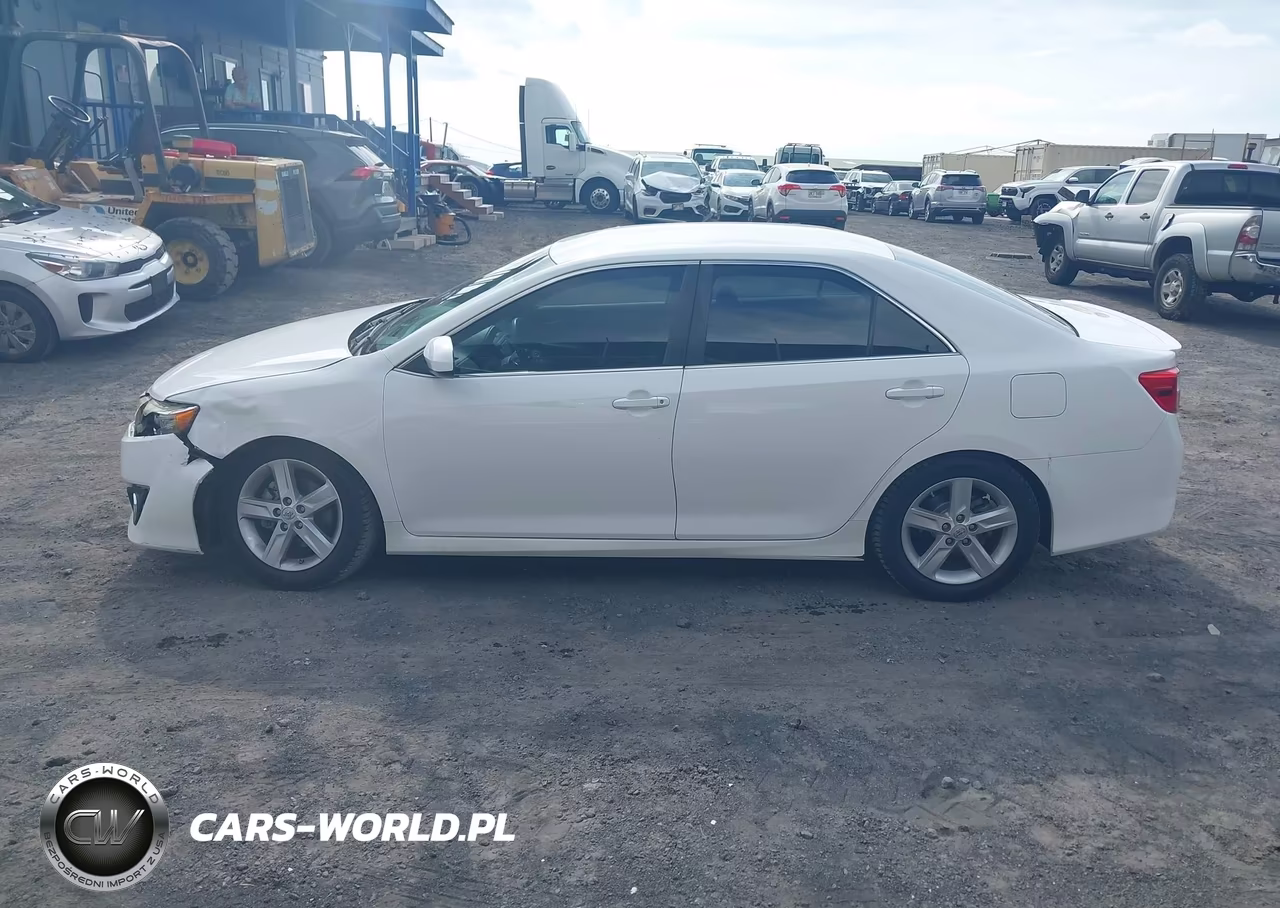 2014 Toyota Camry Se-Se Sport VIN:4T1BF1FKXEU300758 - 14