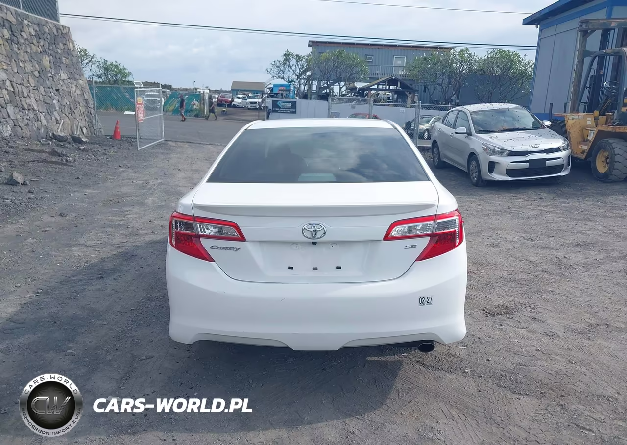 2014 Toyota Camry Se-Se Sport VIN:4T1BF1FKXEU300758 - 16