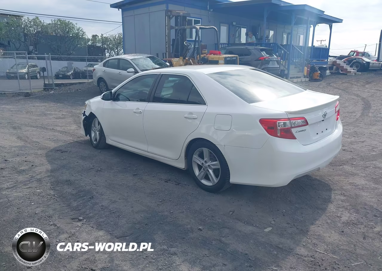 2014 Toyota Camry Se-Se Sport VIN:4T1BF1FKXEU300758 - 3