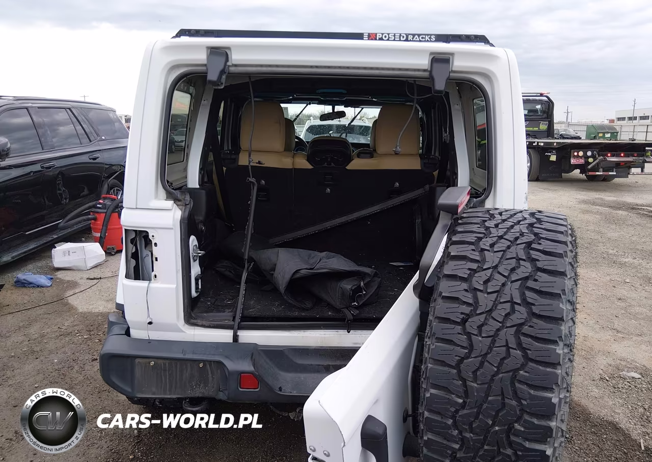 2018 Jeep Wrangler Unlimited Sahara 4X4 VIN:1C4HJXEG6JW109978 - 16