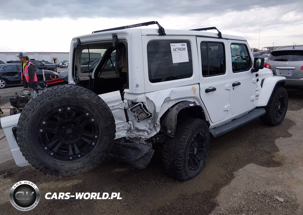 2018 Jeep Wrangler Unlimited Sahara 4X4 VIN:1C4HJXEG6JW109978 - 4