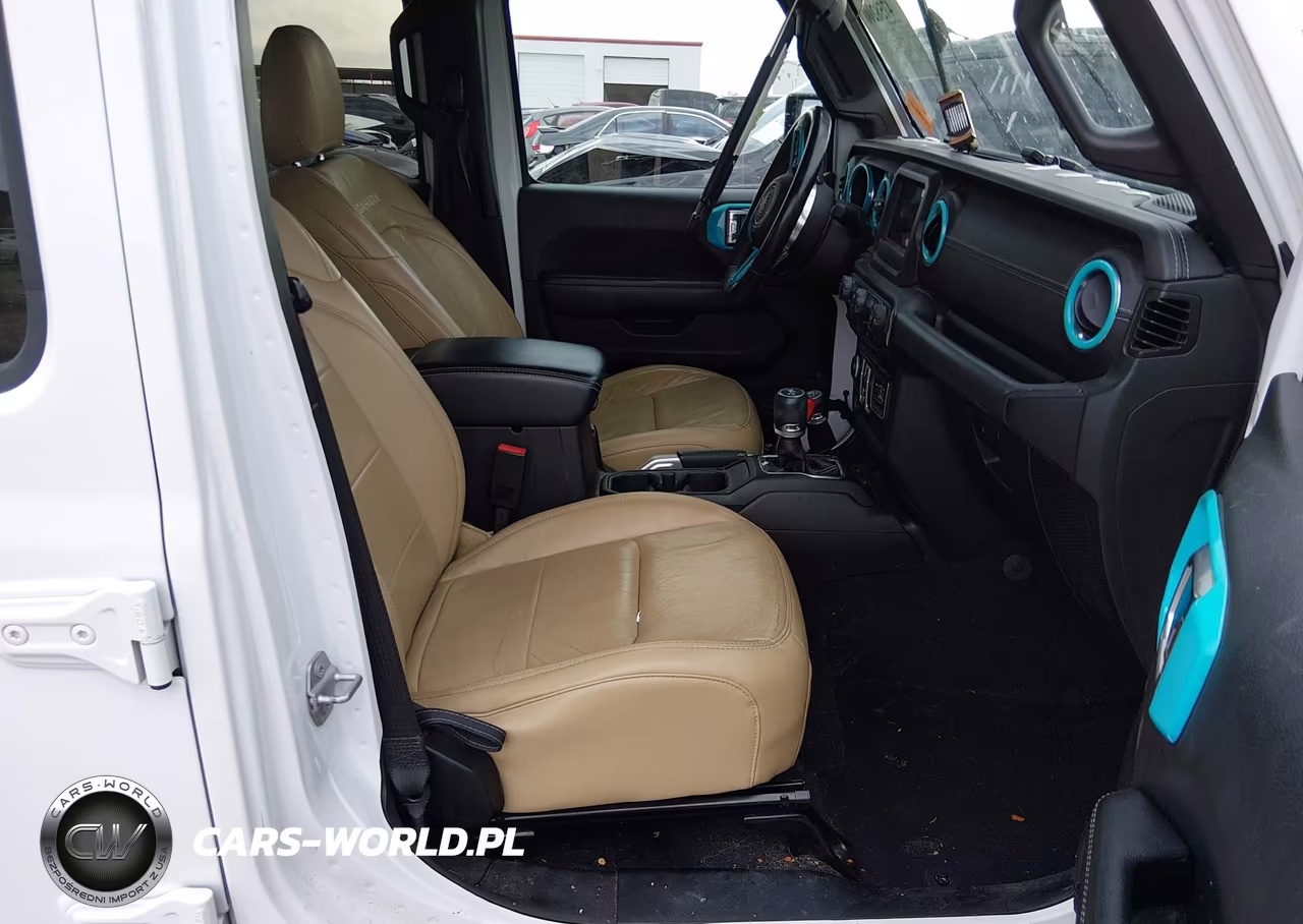 2018 Jeep Wrangler Unlimited Sahara 4X4 VIN:1C4HJXEG6JW109978 - 5