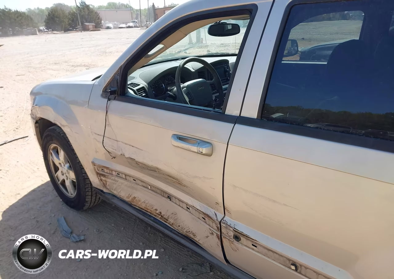 2007 Jeep Grand Cherokee Laredo VIN:1J8GR48K87C618802 - 12