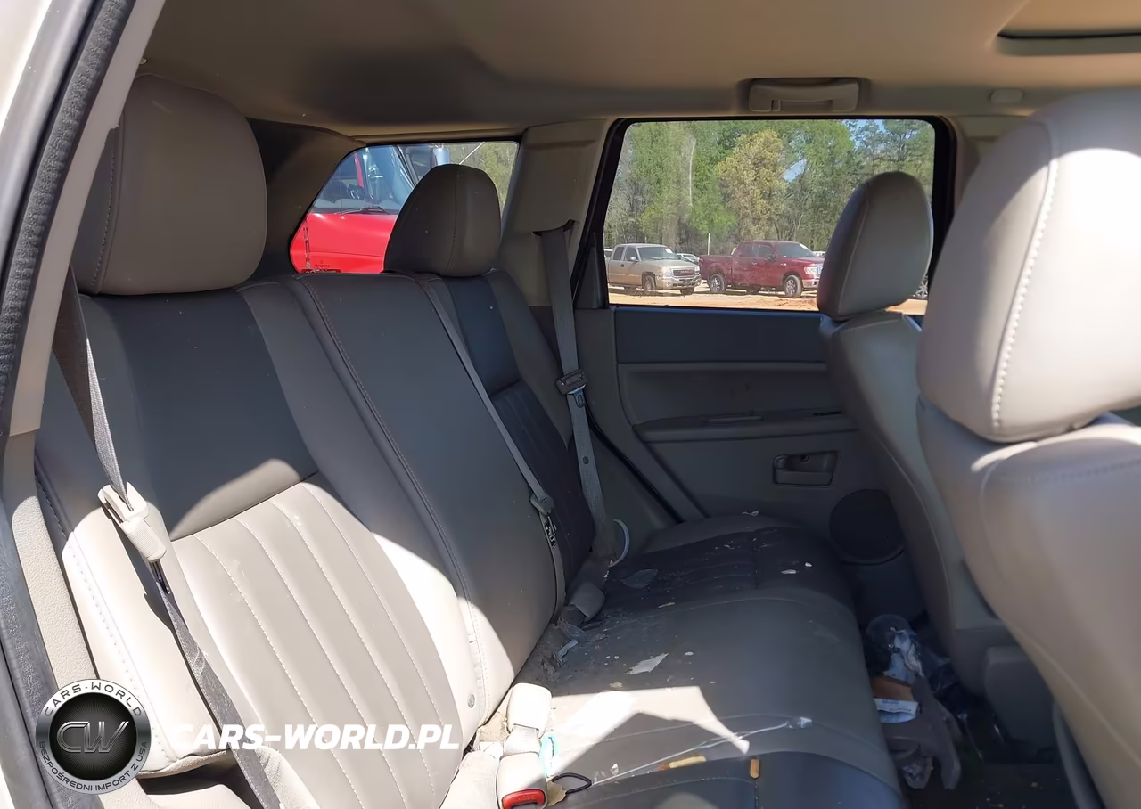 2007 Jeep Grand Cherokee Laredo VIN:1J8GR48K87C618802 - 8