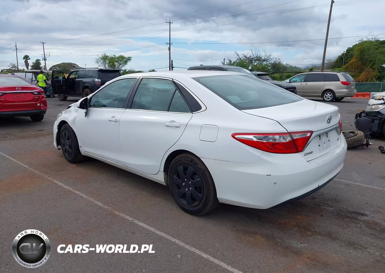 2016 Toyota Camry Le VIN:4T1BF1FK0GU560668 - 3