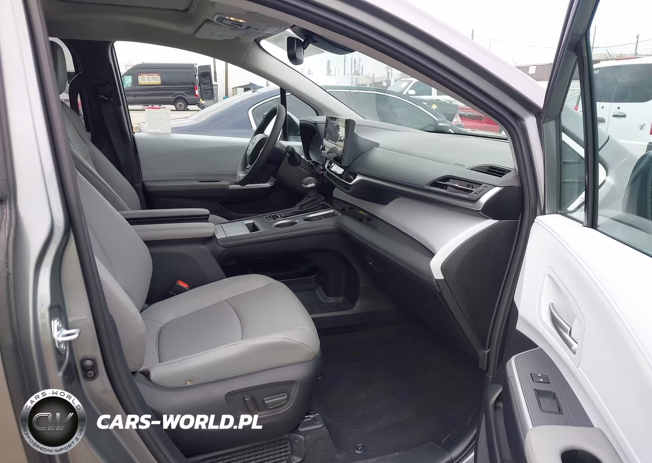 2026 Toyota Sienna Xle VIN:5TDYRKEC3TS299721 - 5