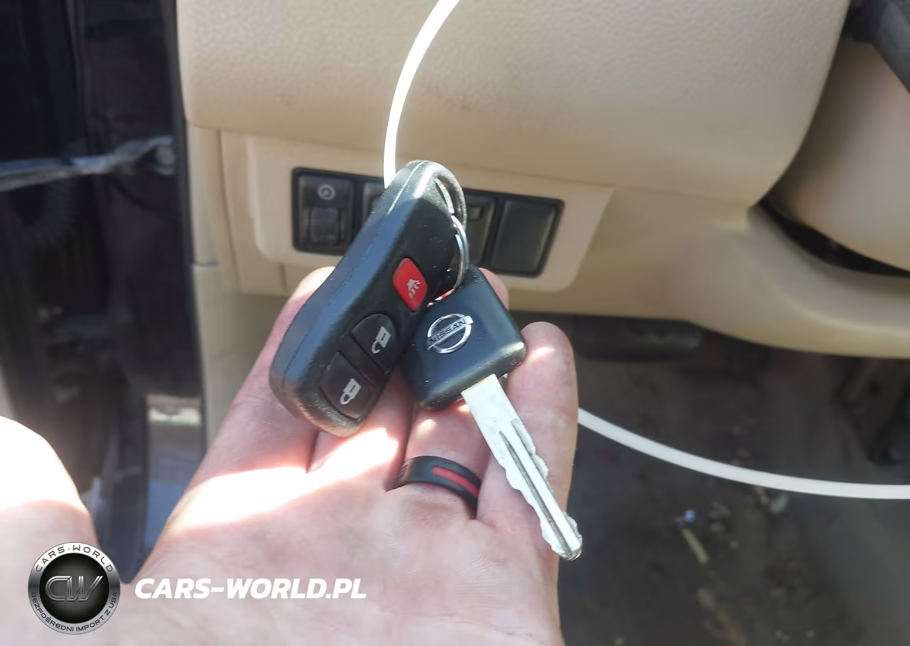 2010 Nissan Versa 1.8S VIN:3N1BC1CP4AL373841 - 11