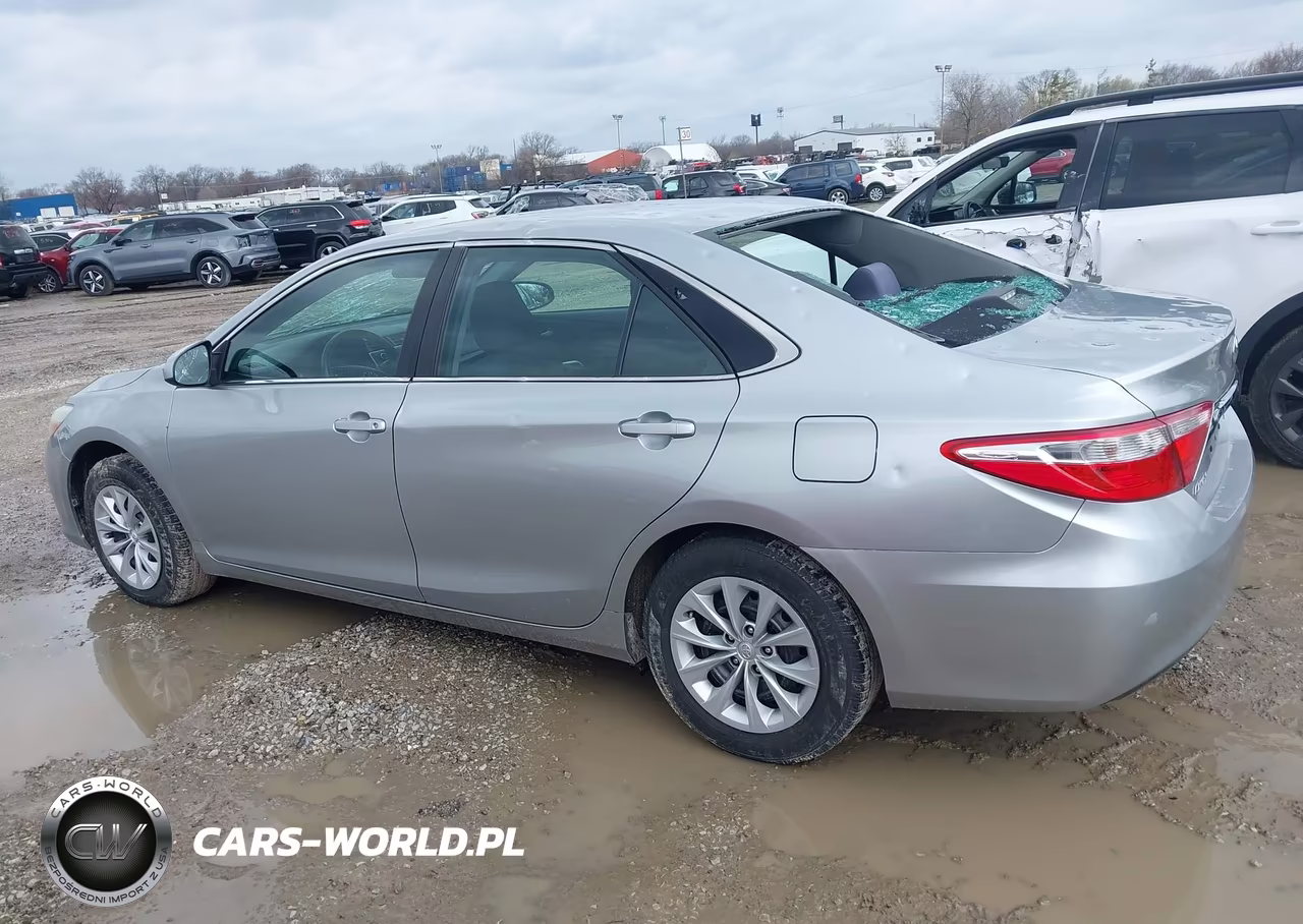 2015 Toyota Camry Le VIN:4T4BF1FK7FR476786 - 14