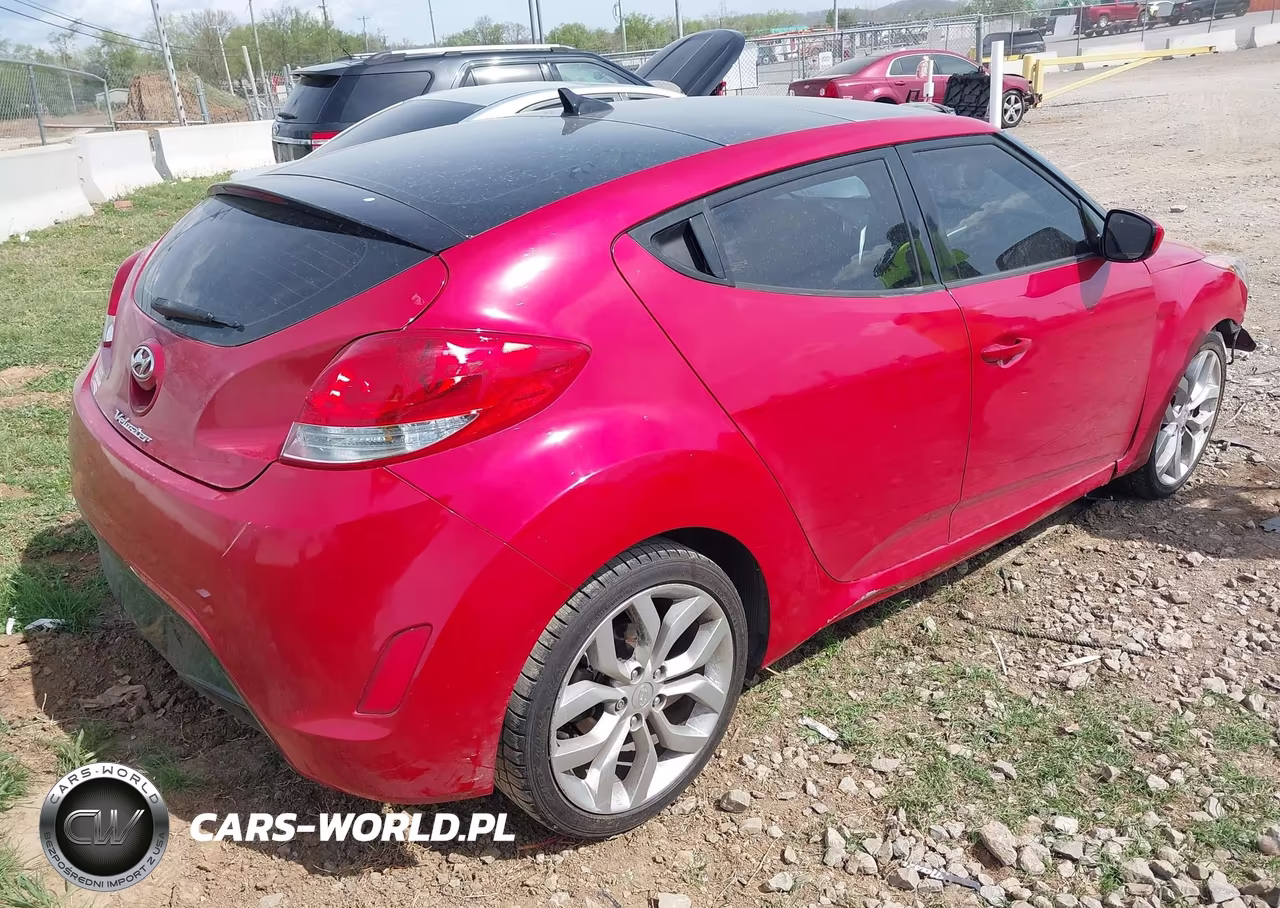 2015 Hyundai Veloster VIN:KMHTC6AD1FU235450 - 4