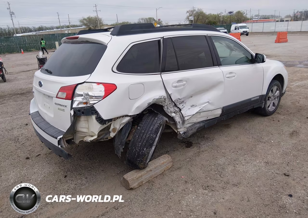 2011 Subaru Outback 2.5I Premium VIN:4S4BRBCC2B3357337 - 4