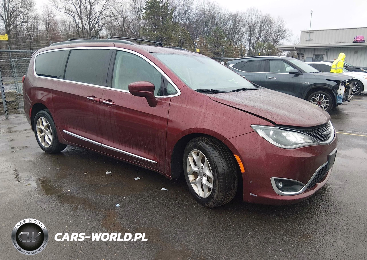2017 Chrysler Pacifica Touring-L