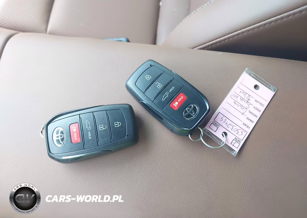 2025 Toyota Crown Signia Xle VIN:JTDACAAJ2S3032409 - 11