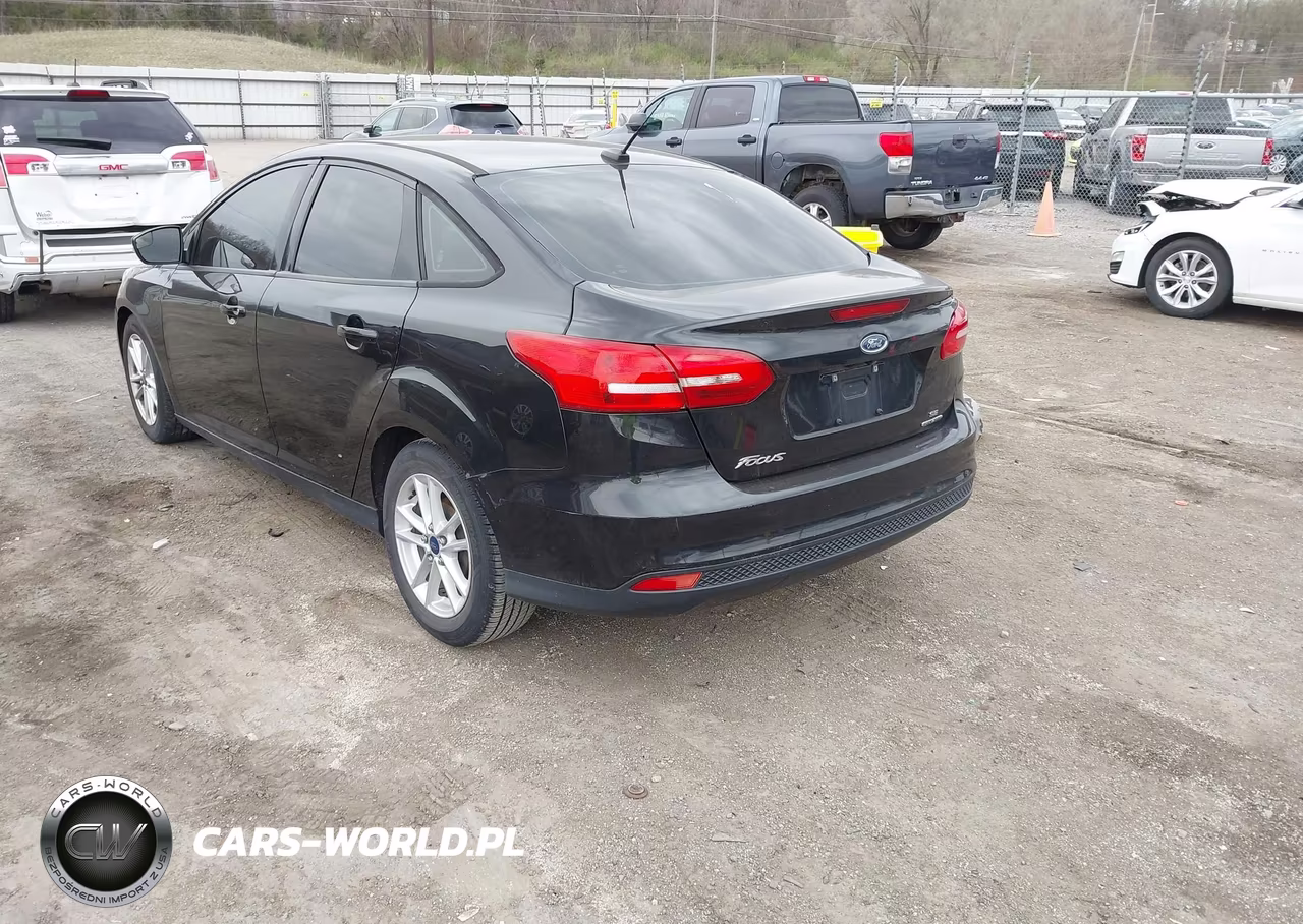2015 Ford Focus Se VIN:1FADP3F20FL370336 - 3