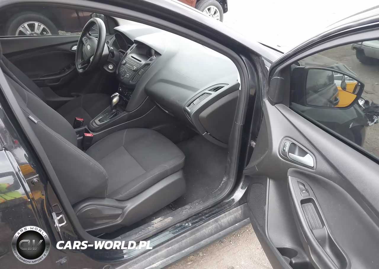 2015 Ford Focus Se VIN:1FADP3F20FL370336 - 5