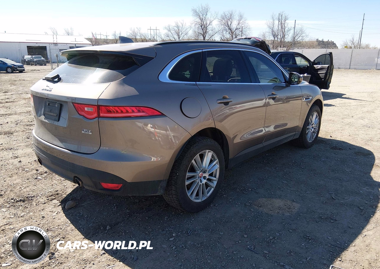 2017 Jaguar F-Pace 35T Prestige VIN:SADCK2BV4HA056884 - 4
