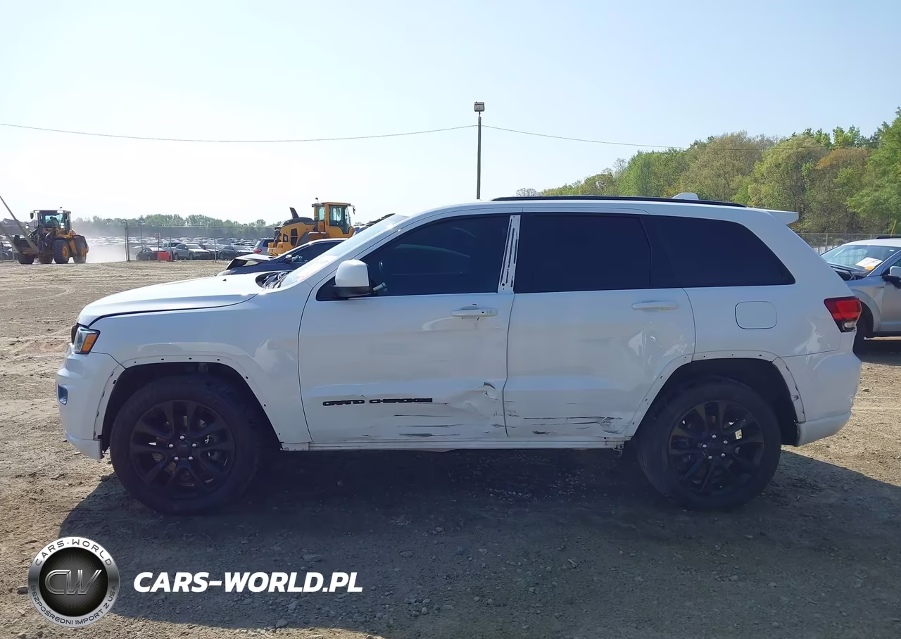 2018 Jeep Grand Cherokee Altitude 4X4 VIN:1C4RJFAG5JC102767 - 15