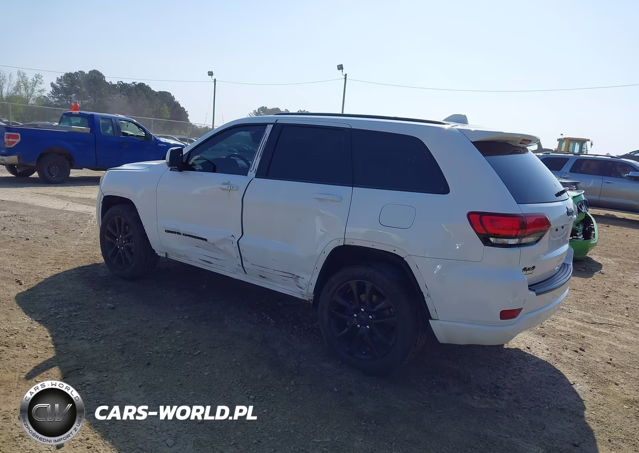 2018 Jeep Grand Cherokee Altitude 4X4 VIN:1C4RJFAG5JC102767 - 3