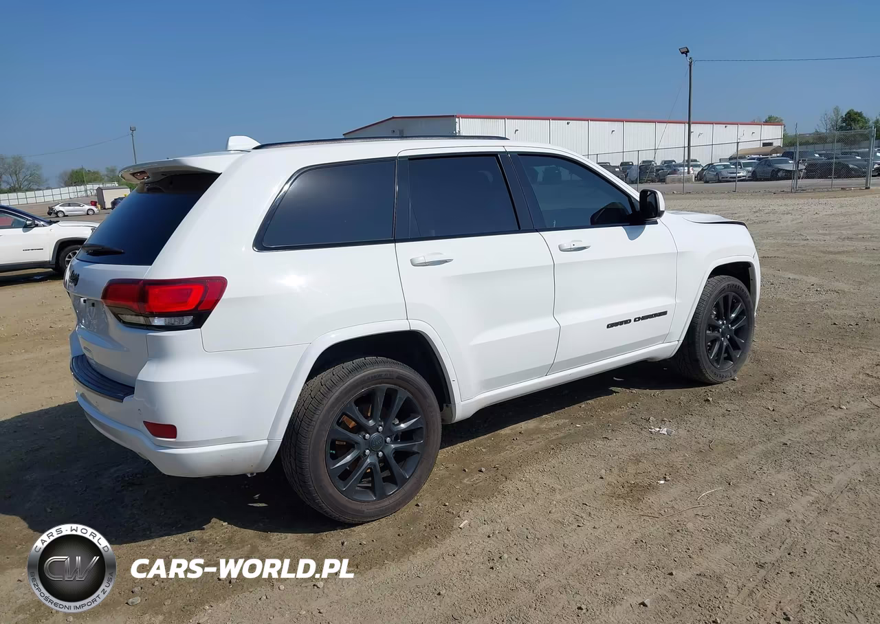 2018 Jeep Grand Cherokee Altitude 4X4 VIN:1C4RJFAG5JC102767 - 4