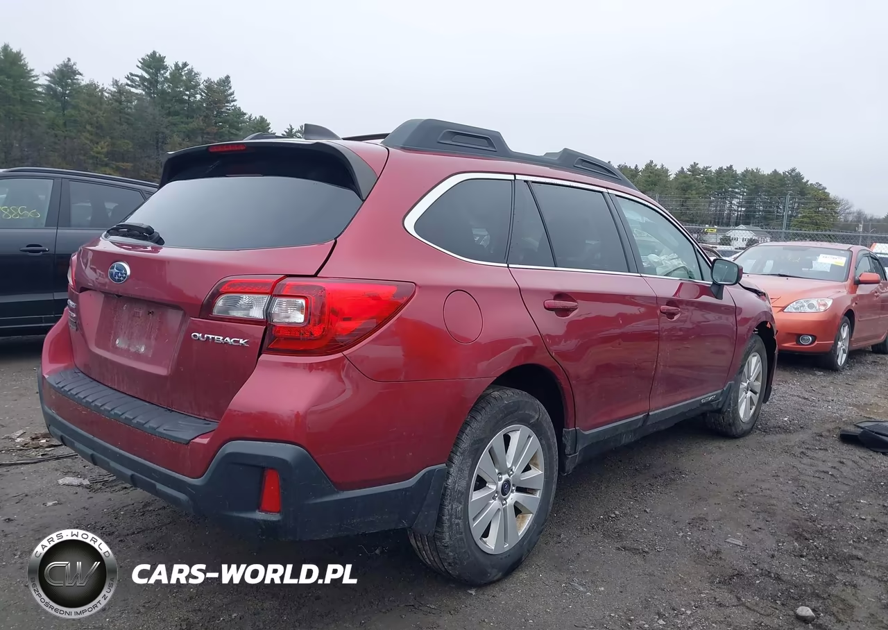 2018 Subaru Outback 2.5I Premium VIN:4S4BSACC7J3225333 - 4