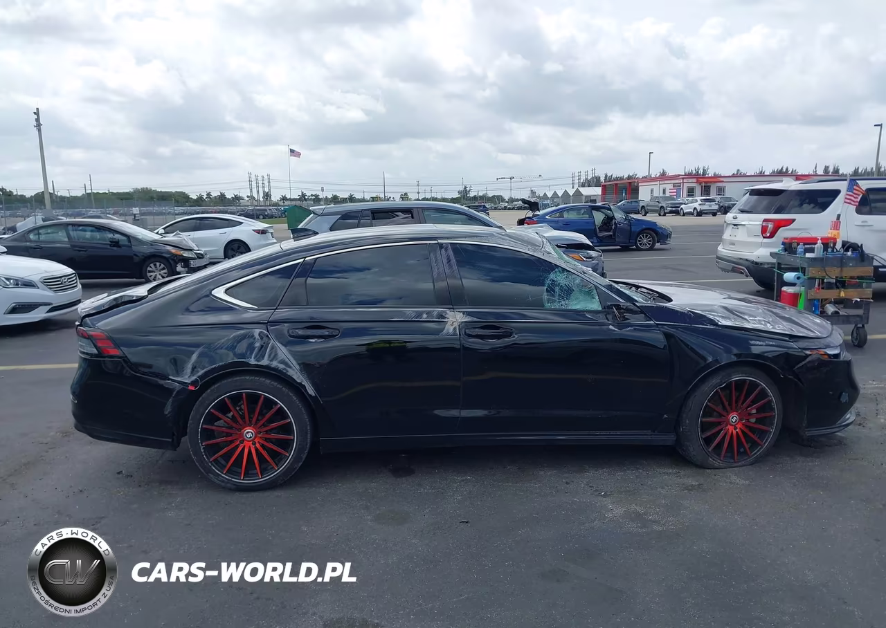 2024 Honda Accord Hybrid Touring VIN:1HGCY2F82RA000198 - 13
