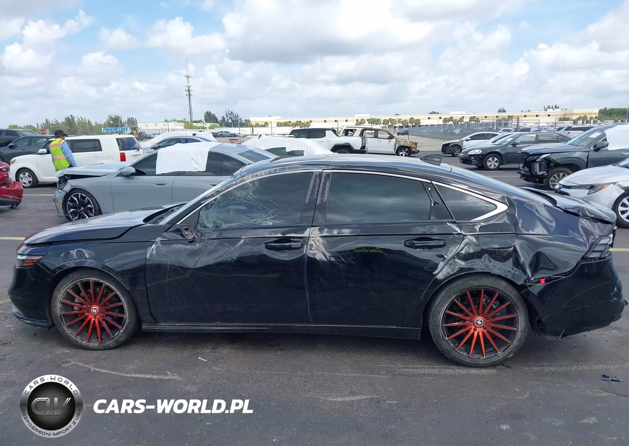 2024 Honda Accord Hybrid Touring VIN:1HGCY2F82RA000198 - 14