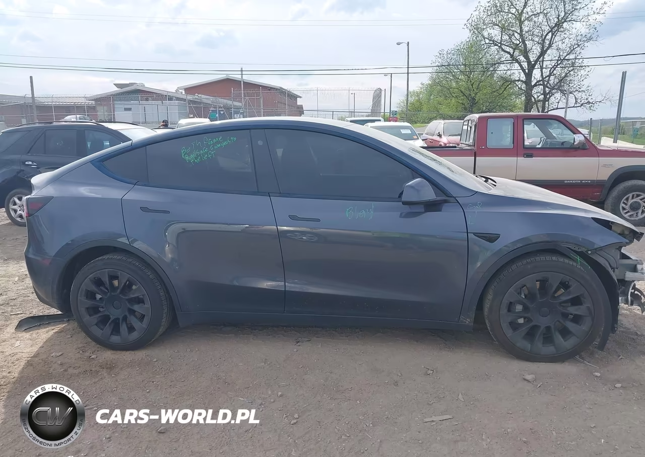 2022 Tesla Model Y Long Range Dual Motor All-Wheel Drive VIN:7SAYGDEE8NA009256 - 13