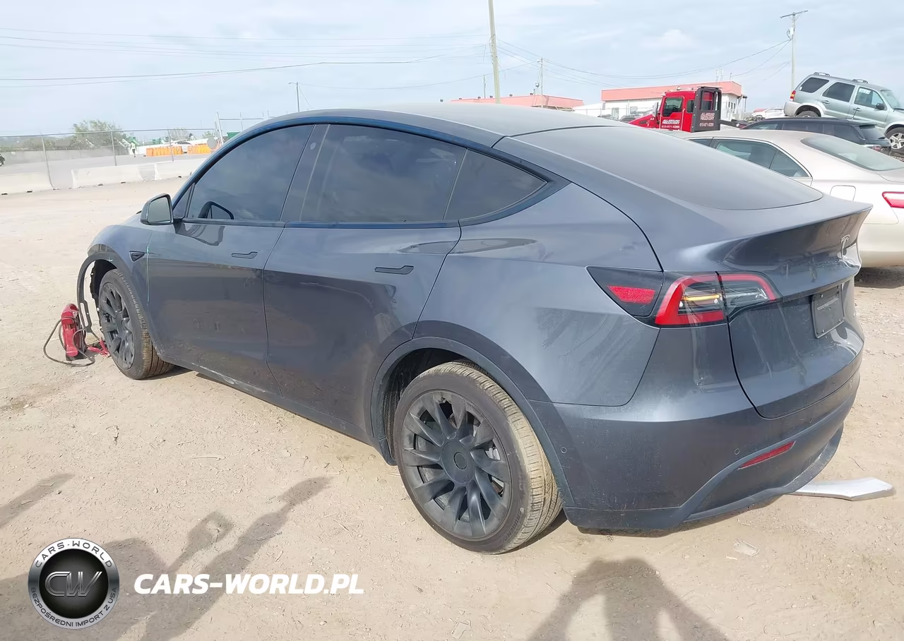 2022 Tesla Model Y Long Range Dual Motor All-Wheel Drive VIN:7SAYGDEE8NA009256 - 3
