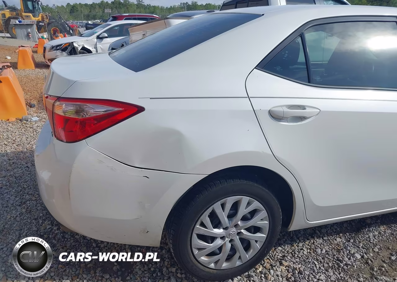 2019 Toyota Corolla Le VIN:5YFBURHE8KP879421 - 17