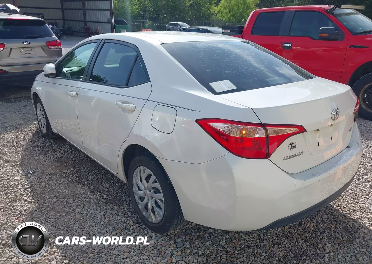 2019 Toyota Corolla Le VIN:5YFBURHE8KP879421 - 3
