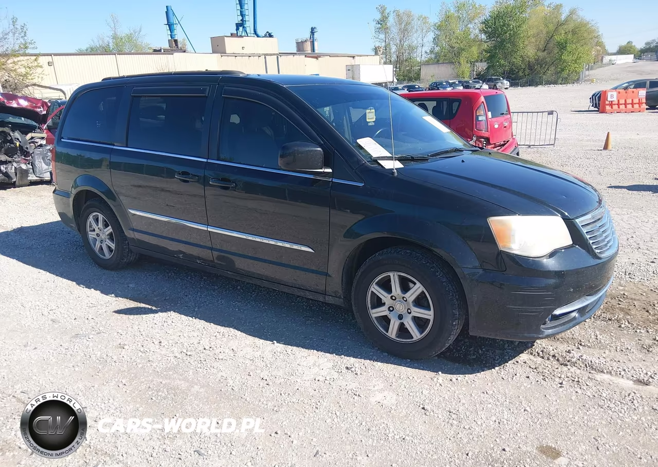 2013 Chrysler Town & Country Touring – zdjęcie 1 z 12
