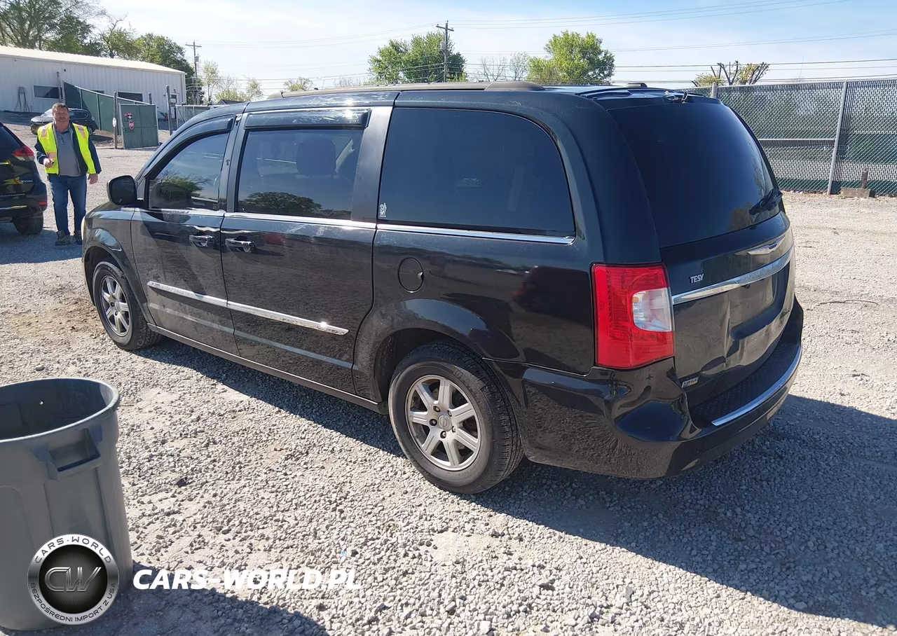2013 Chrysler Town & Country Touring VIN:2C4RC1BGXDR584059 - 3