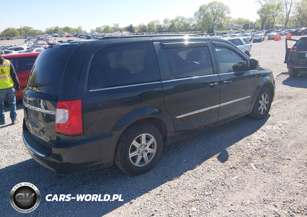 2013 Chrysler Town & Country Touring VIN:2C4RC1BGXDR584059 - 4