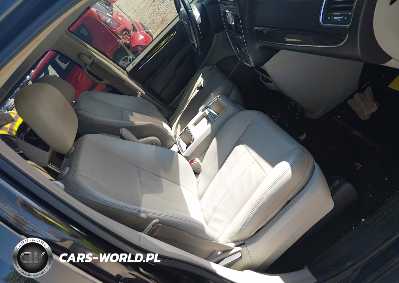 2013 Chrysler Town & Country Touring VIN:2C4RC1BGXDR584059 - 5