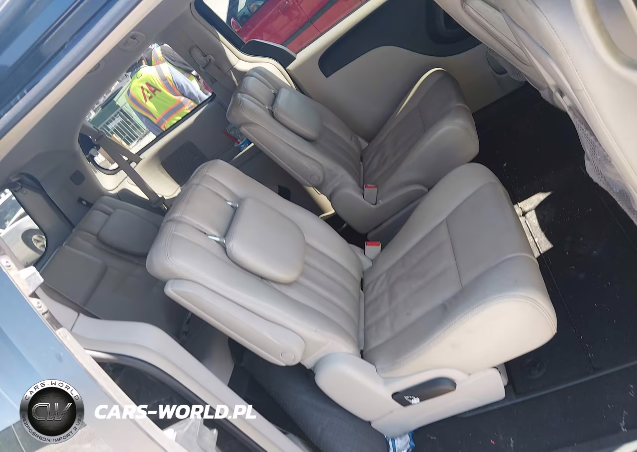 2013 Chrysler Town & Country Touring VIN:2C4RC1BGXDR584059 - 8