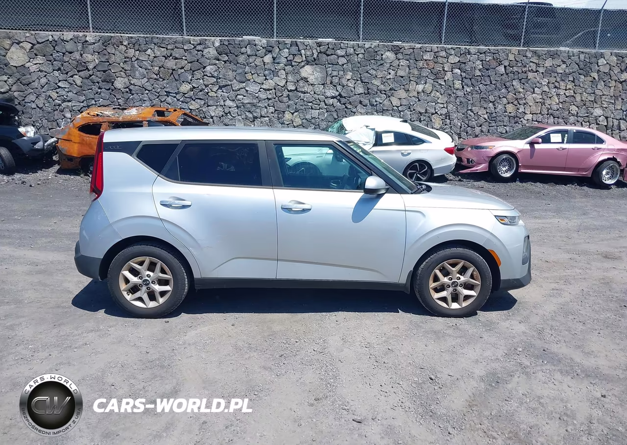 2021 Kia Soul S VIN:KNDJ23AU4M7787744 - 13