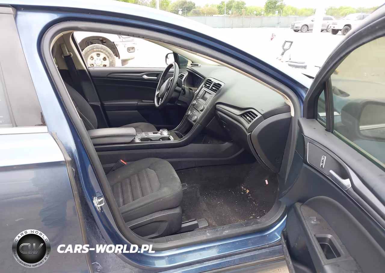 2018 Ford Fusion S VIN:3FA6P0G75JR217995 - 5