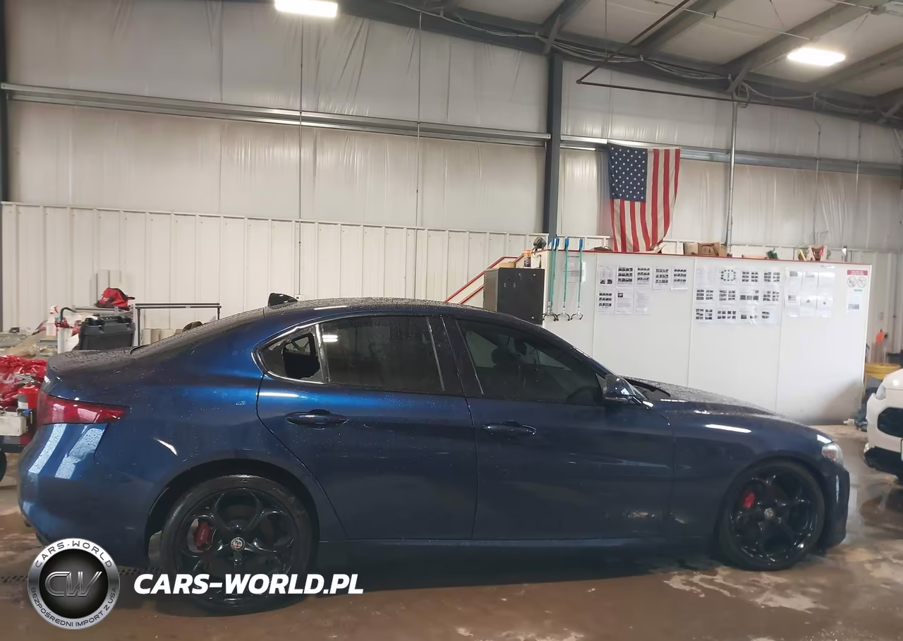 2018 Alfa Romeo Giulia Ti Sport VIN:ZARFAEEN5J7573628 - 14