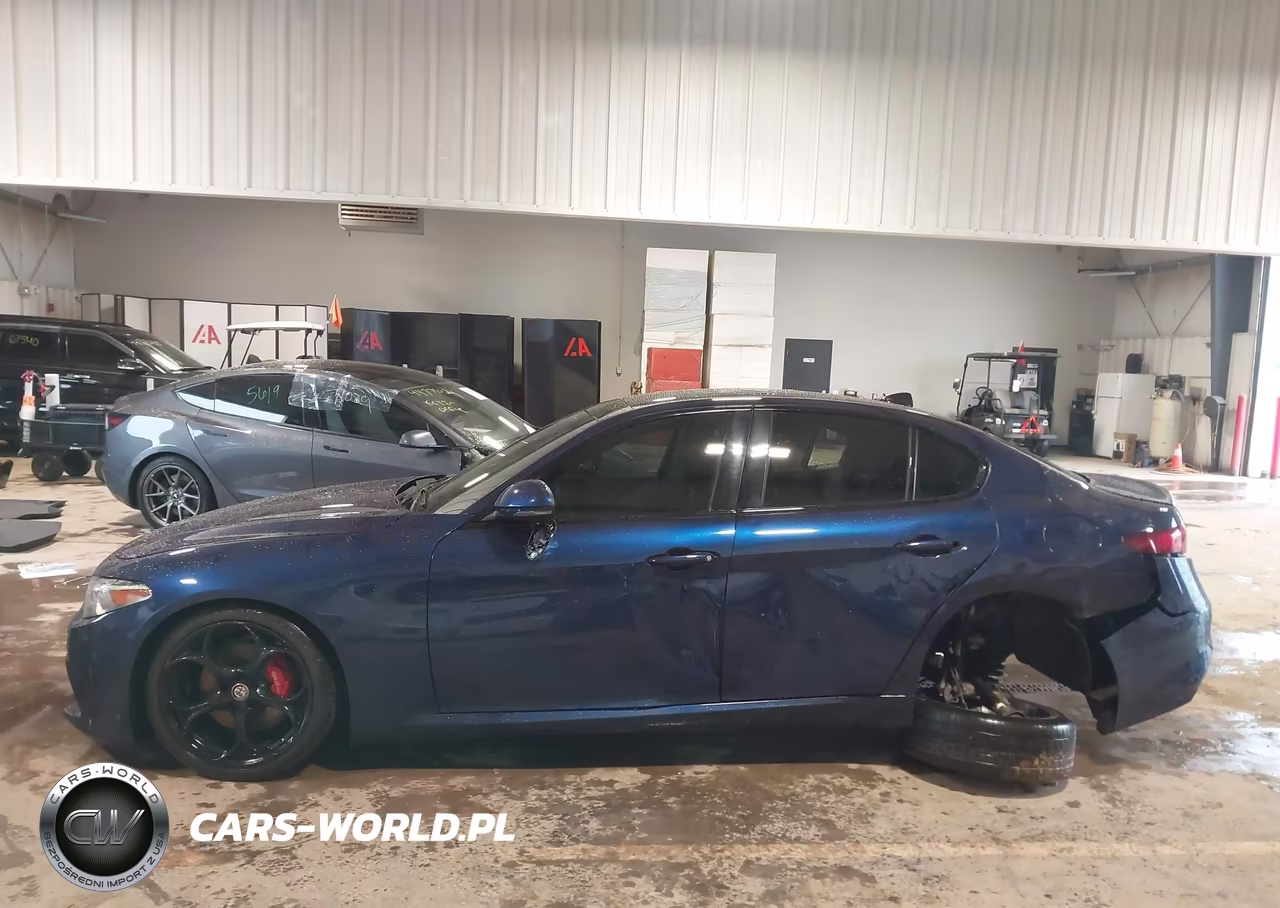 2018 Alfa Romeo Giulia Ti Sport VIN:ZARFAEEN5J7573628 - 15