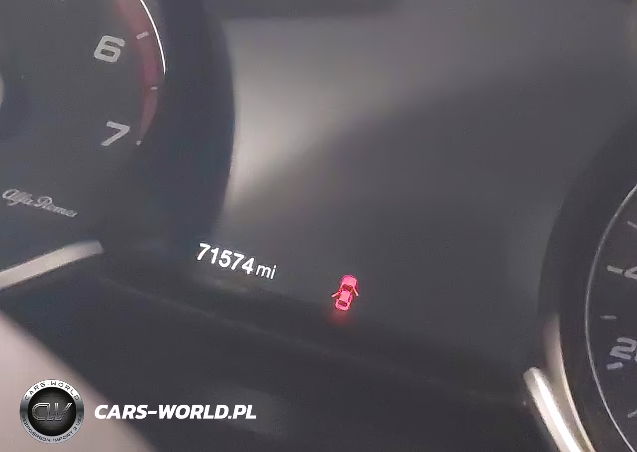 2018 Alfa Romeo Giulia Ti Sport VIN:ZARFAEEN5J7573628 - 16