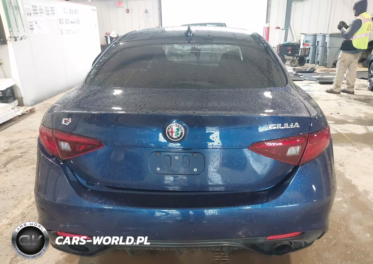 2018 Alfa Romeo Giulia Ti Sport VIN:ZARFAEEN5J7573628 - 17