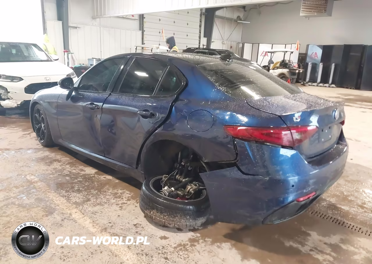 2018 Alfa Romeo Giulia Ti Sport VIN:ZARFAEEN5J7573628 - 3