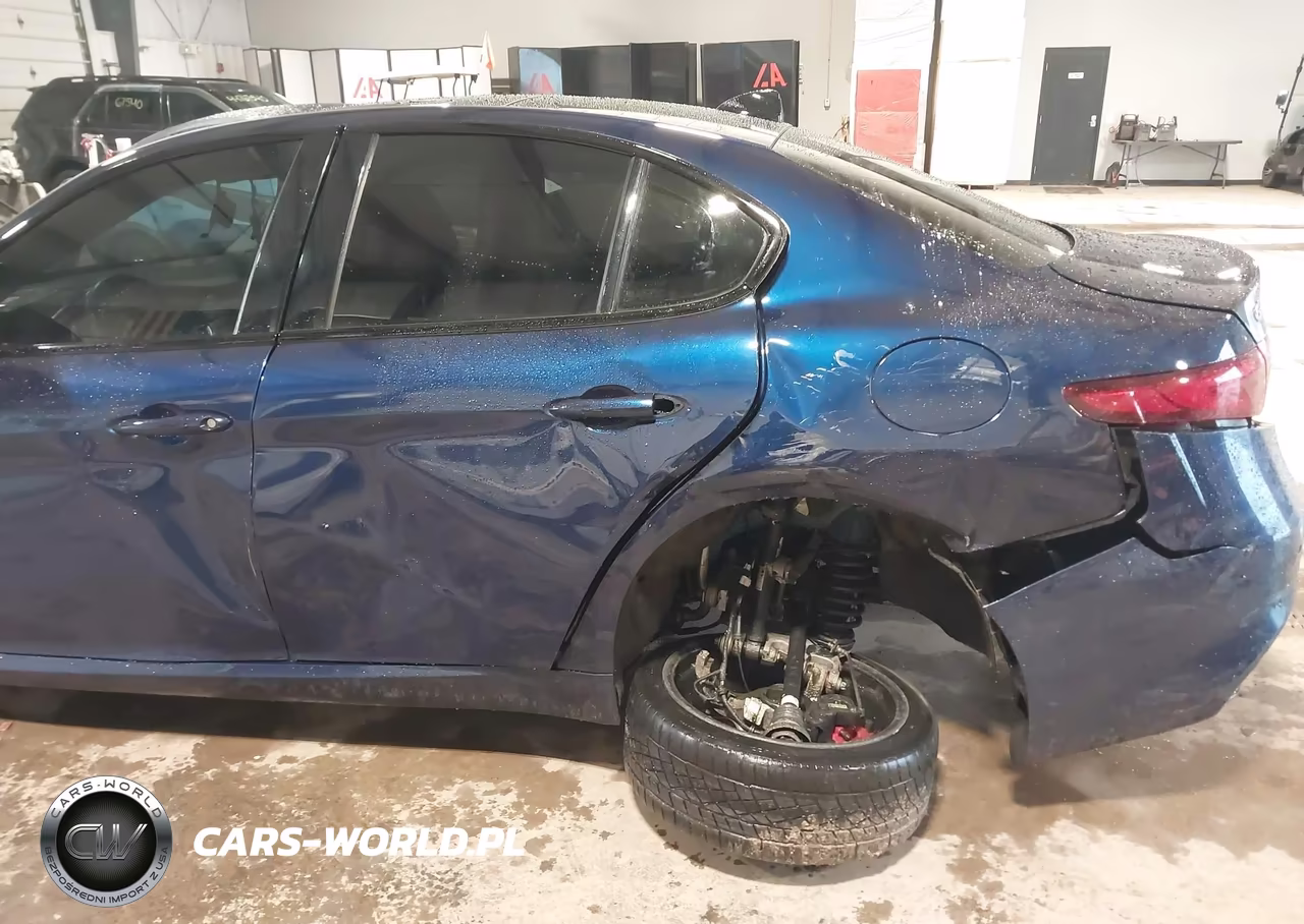 2018 Alfa Romeo Giulia Ti Sport VIN:ZARFAEEN5J7573628 - 6