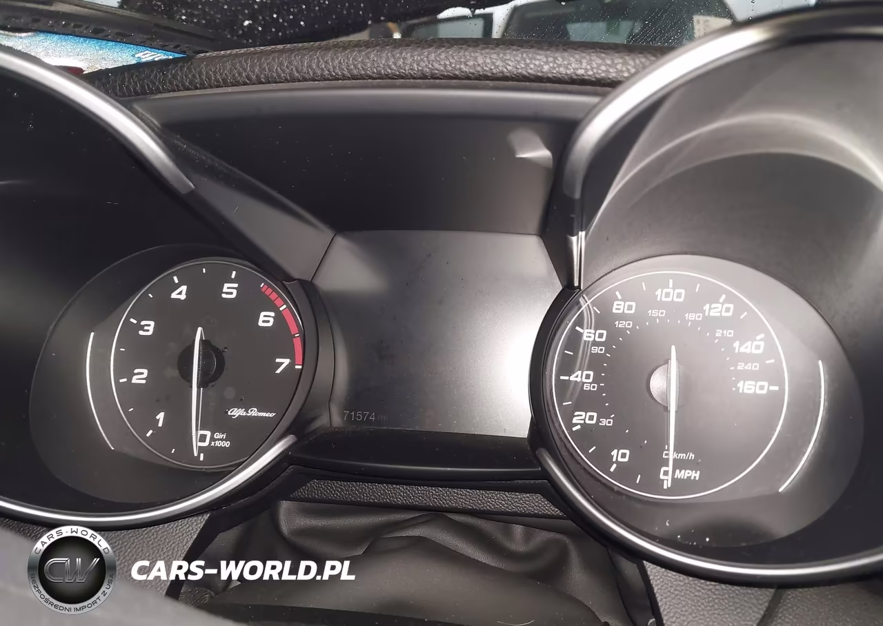 2018 Alfa Romeo Giulia Ti Sport VIN:ZARFAEEN5J7573628 - 7