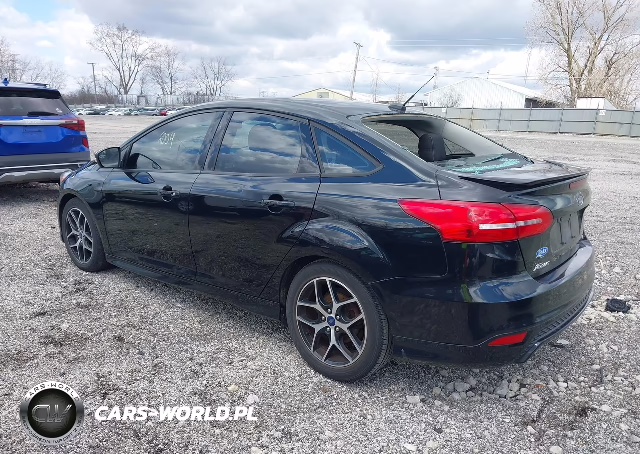 2017 Ford Focus Se VIN:1FADP3F23HL239680 - 3