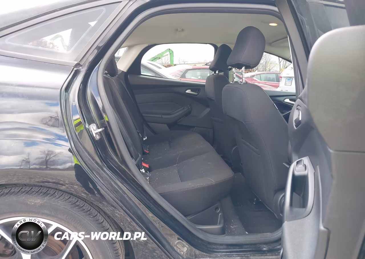 2017 Ford Focus Se VIN:1FADP3F23HL239680 - 8