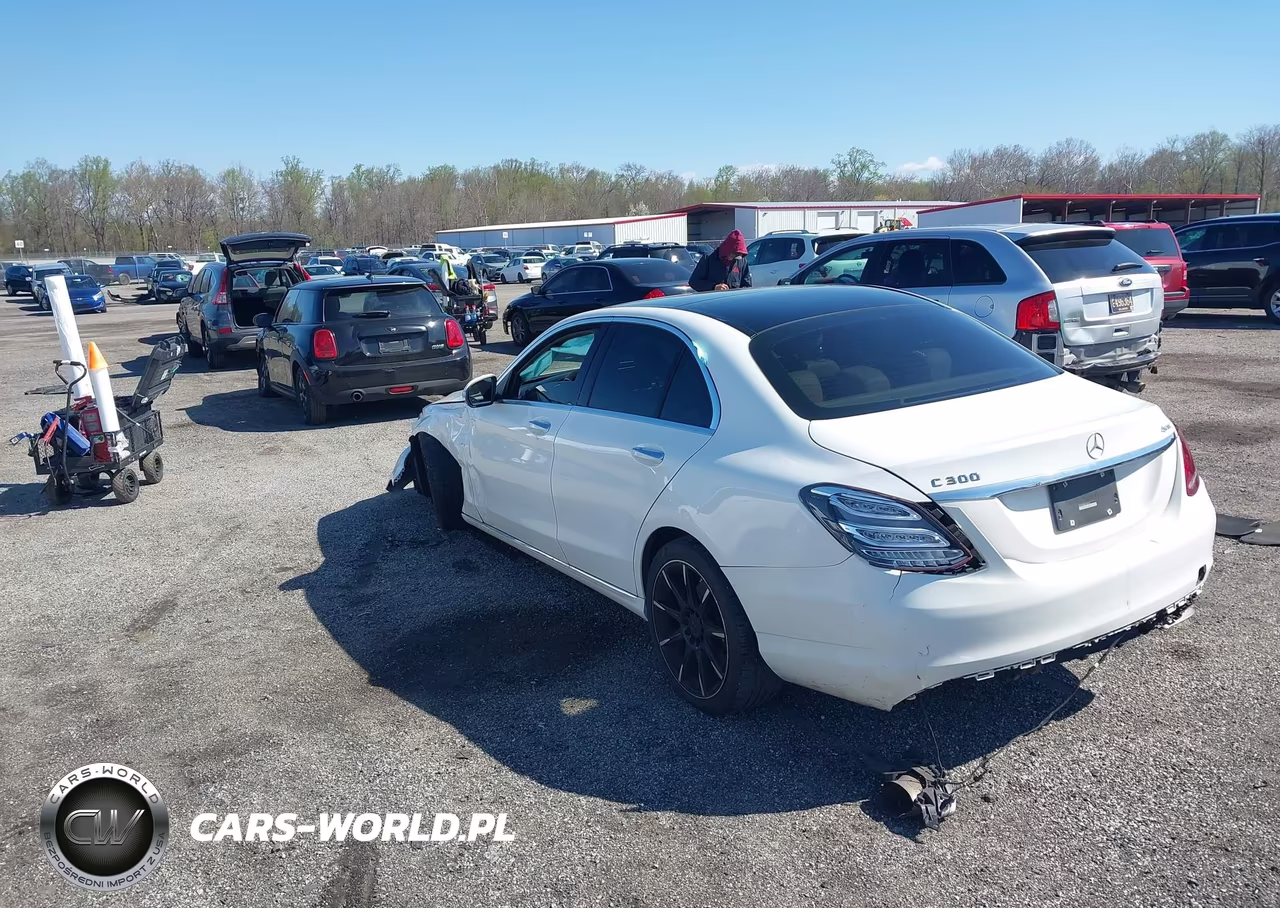 2015 Mercedes-Benz C 300 4Matic VIN:55SWF4KB4FU068616 - 3