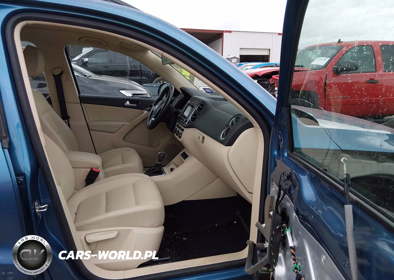 2017 Volkswagen Tiguan 2.0T-2.0T S VIN:WVGAV7AX9HK037702 - 5