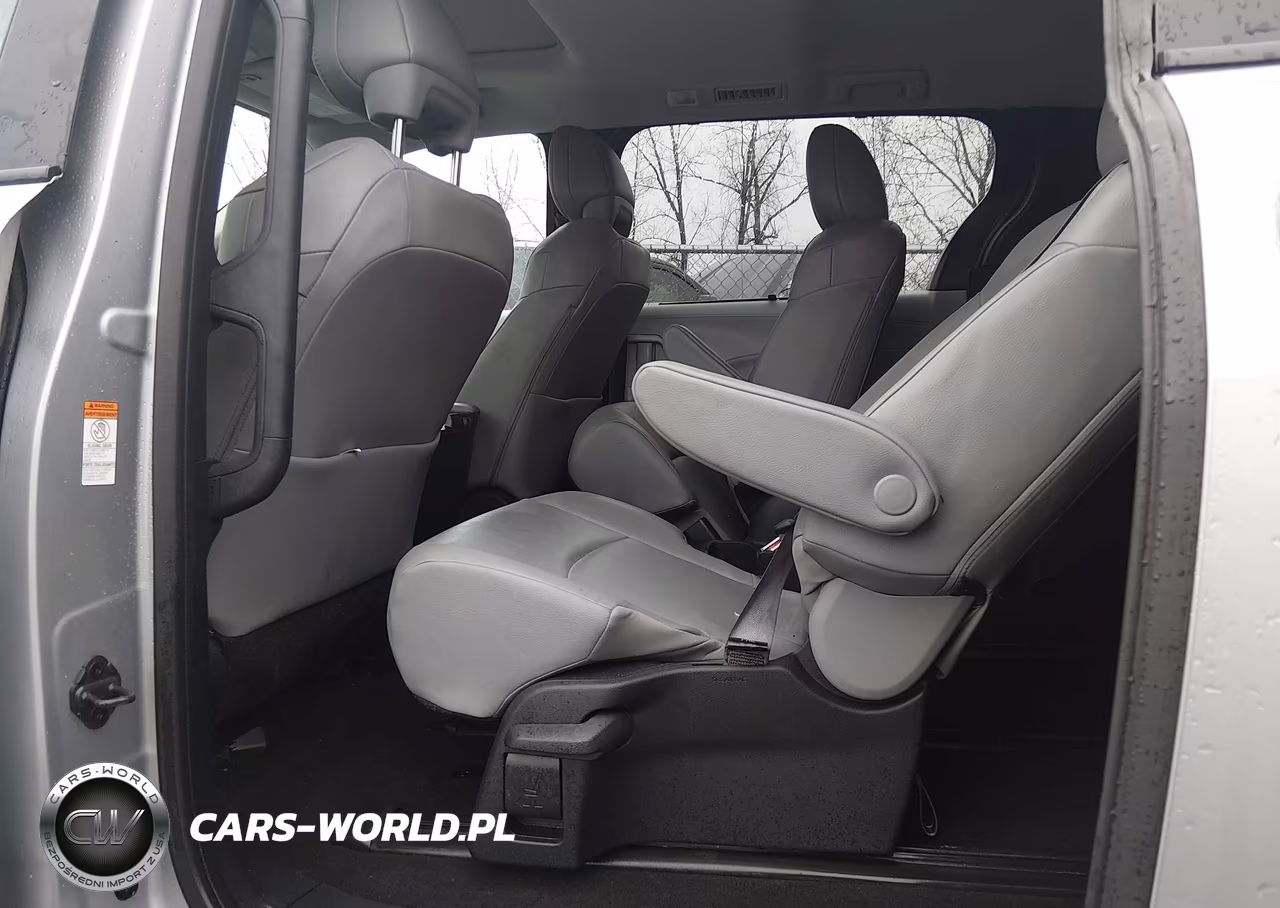 2025 Toyota Sienna Xle VIN:5TDJSKFC8SS182624 - 8