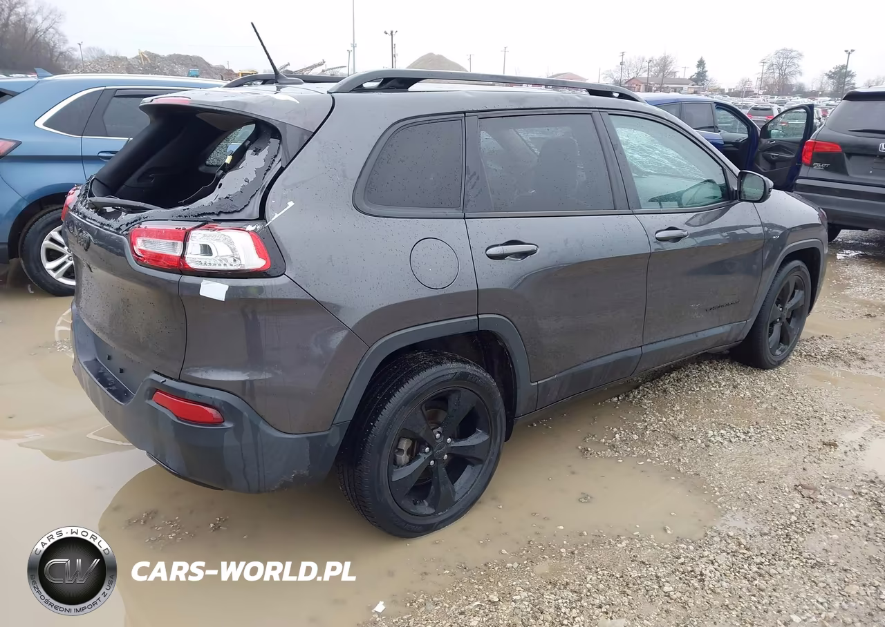 2015 Jeep Cherokee Latitude Altitude VIN:1C4PJLCB2FW770765 - 4